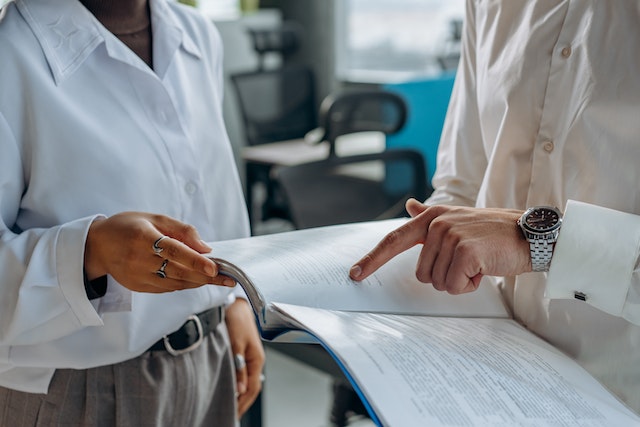 person looking at negligence per se document